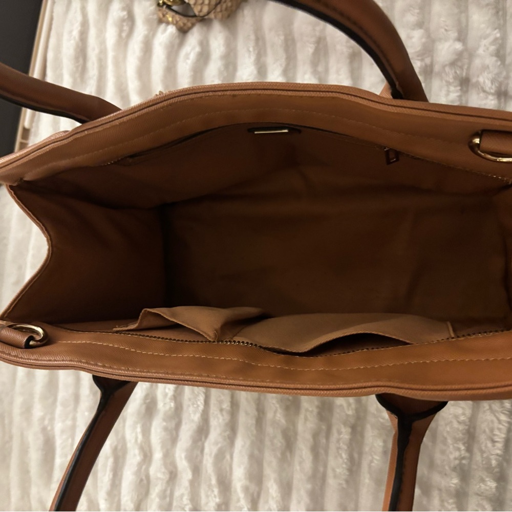 Guess Alexie Girlfriend satchel handbag in light cognac or brown faux leather. - Picture 4 of 4